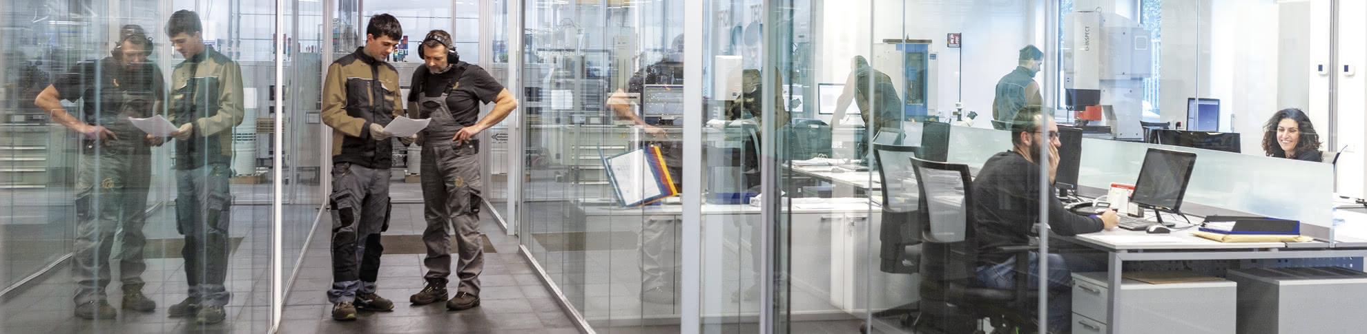 Quality and innovation in precision turning: operators and technical staff working to deliver high-precision mechanical solutions.